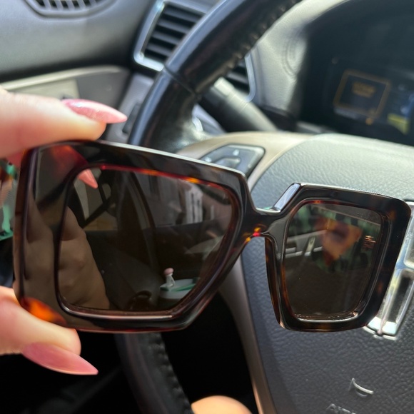 Prada sunglasses - Picture 1 of 5